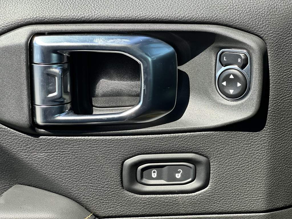 Thumbnail: 2025 Jeep Gladiator - 19