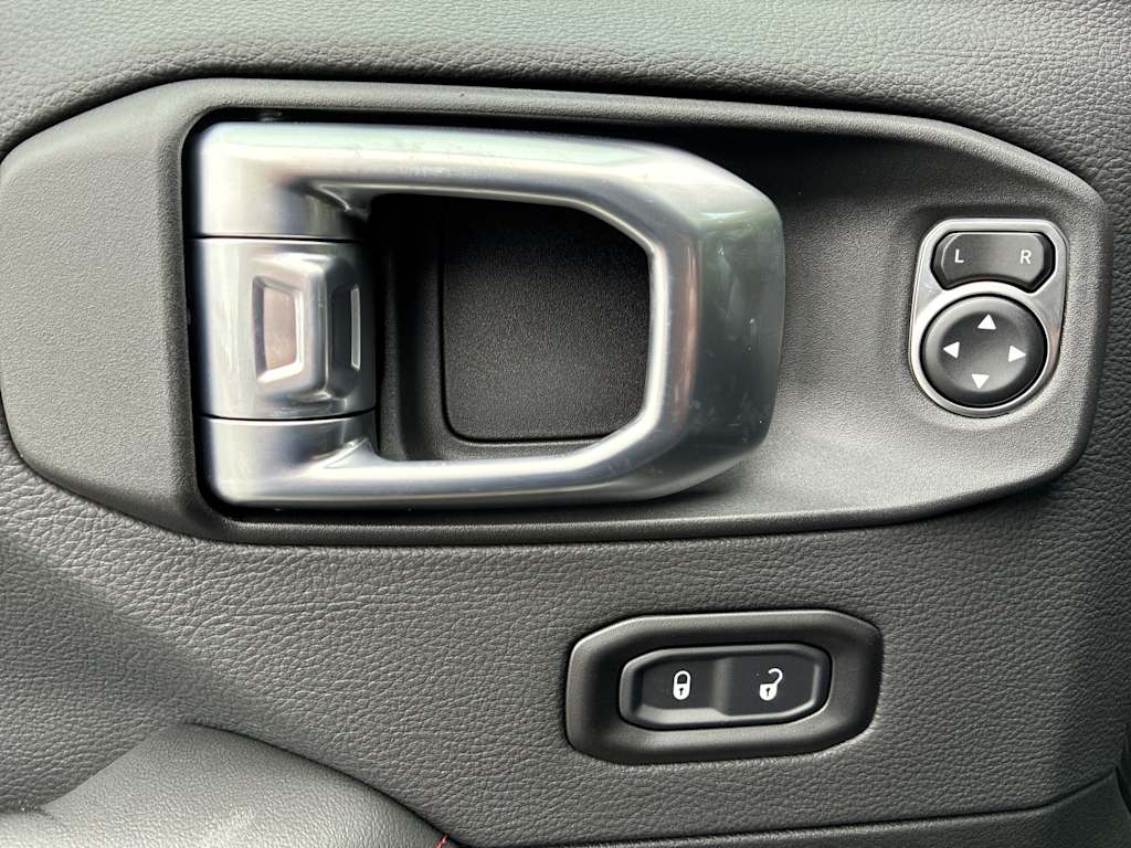 Thumbnail: 2026 Jeep Gladiator - 21