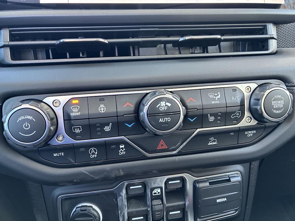 Thumbnail: 2026 Jeep Gladiator - 22