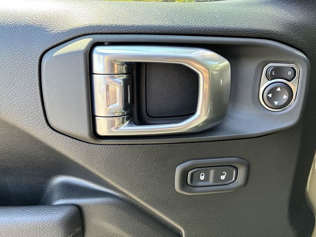 Thumbnail: 2026 Jeep Gladiator - 21