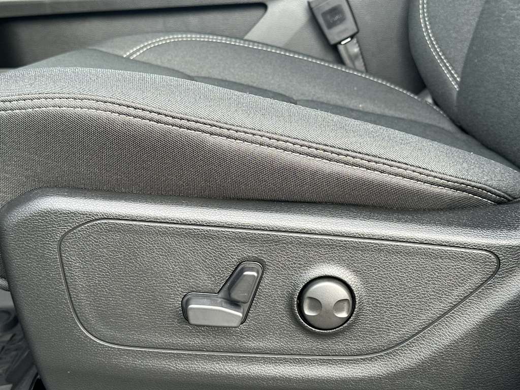 Thumbnail: 2026 RAM 1500 - 18