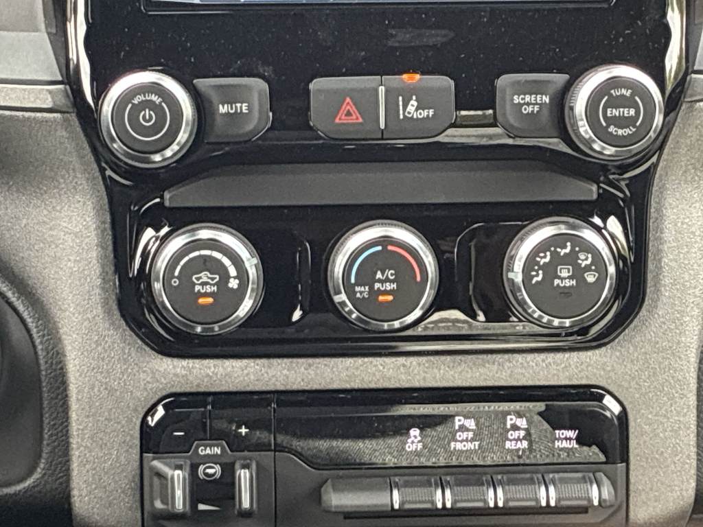Thumbnail: 2026 RAM 1500 - 19