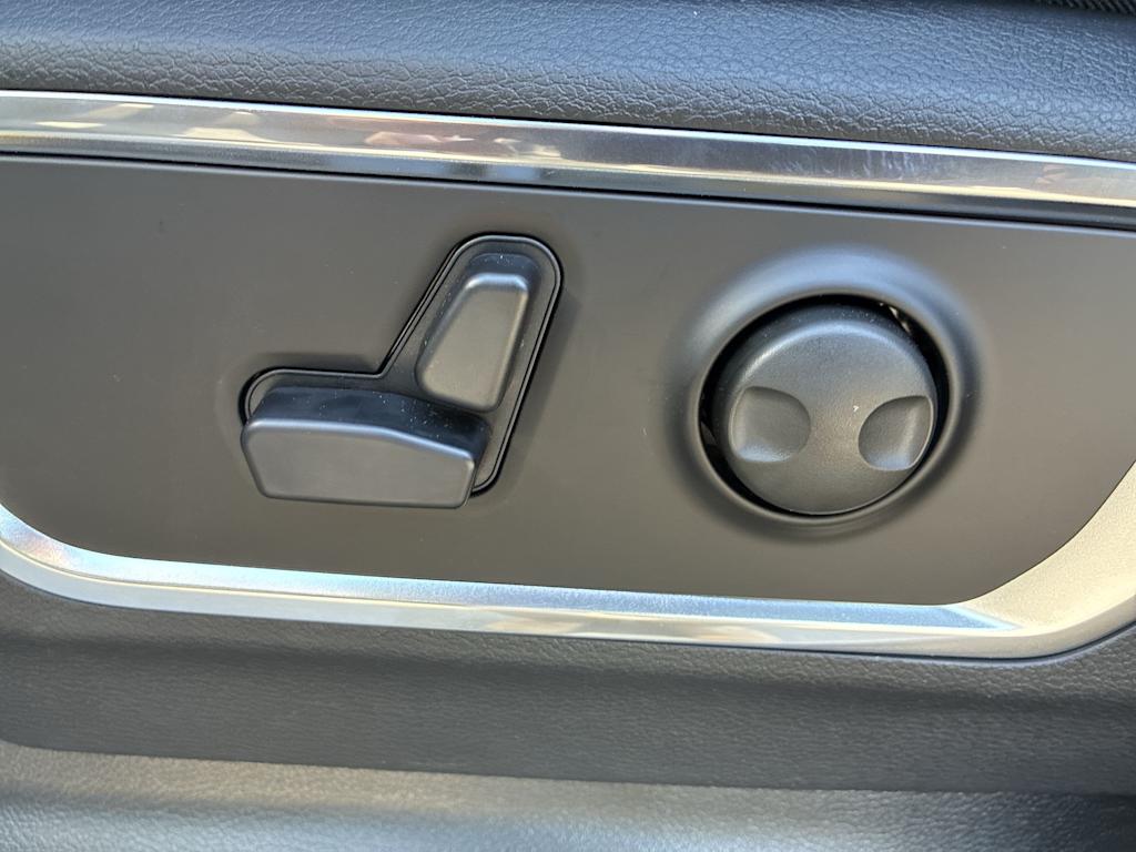 Thumbnail: 2026 RAM 1500 - 19