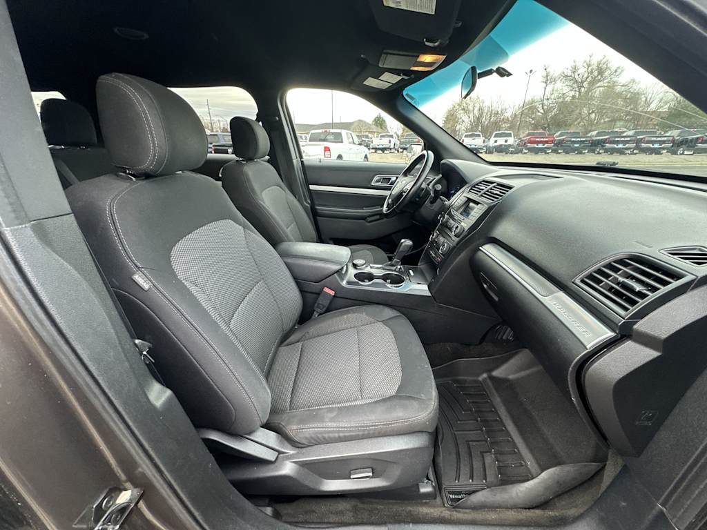 Thumbnail: 2016 Ford Explorer - 8