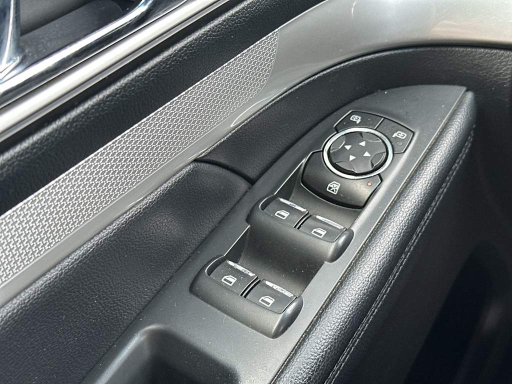 Thumbnail: 2016 Ford Explorer - 21