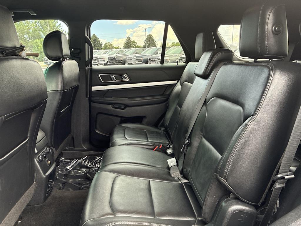 Thumbnail: 2016 Ford Explorer - 9