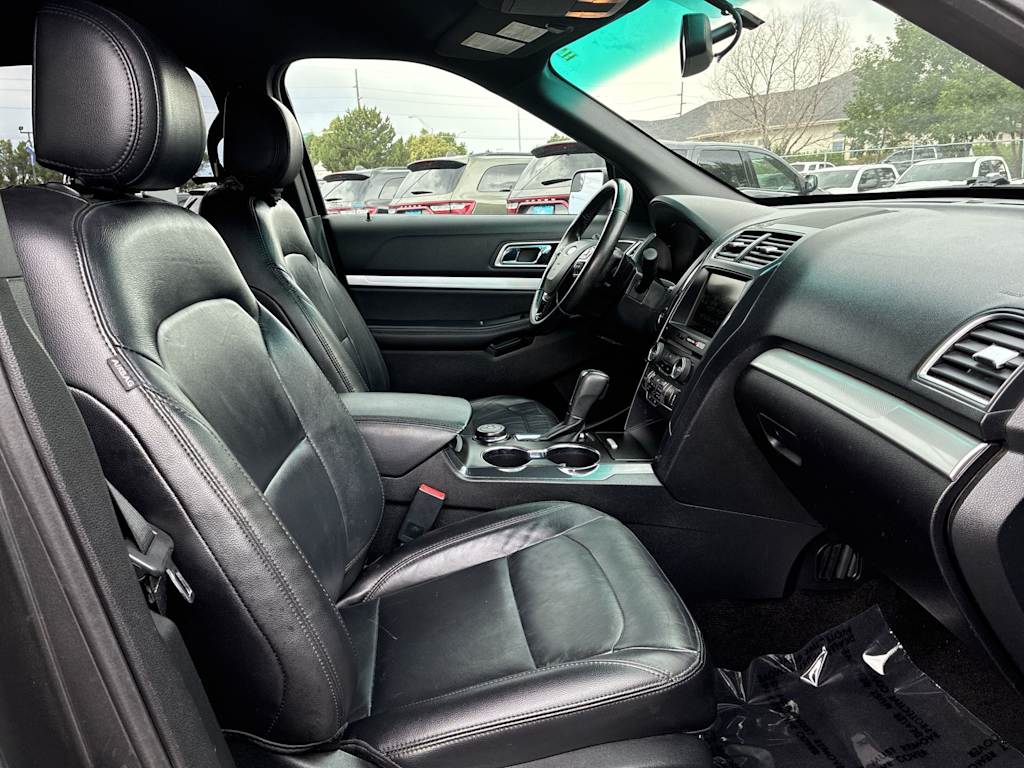 Thumbnail: 2016 Ford Explorer - 8