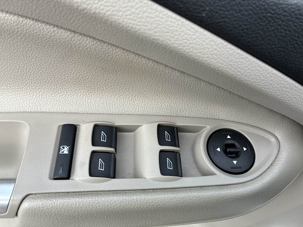 Thumbnail: 2018 Ford Escape - 21