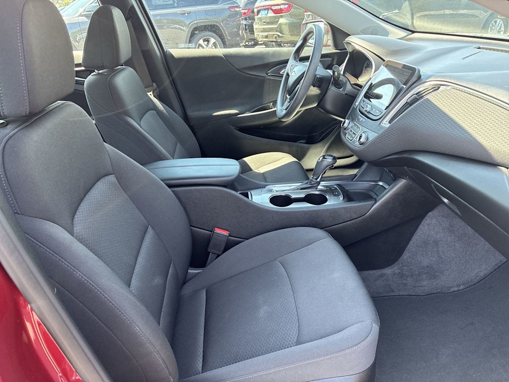 Thumbnail: 2019 Chevrolet Malibu - 8