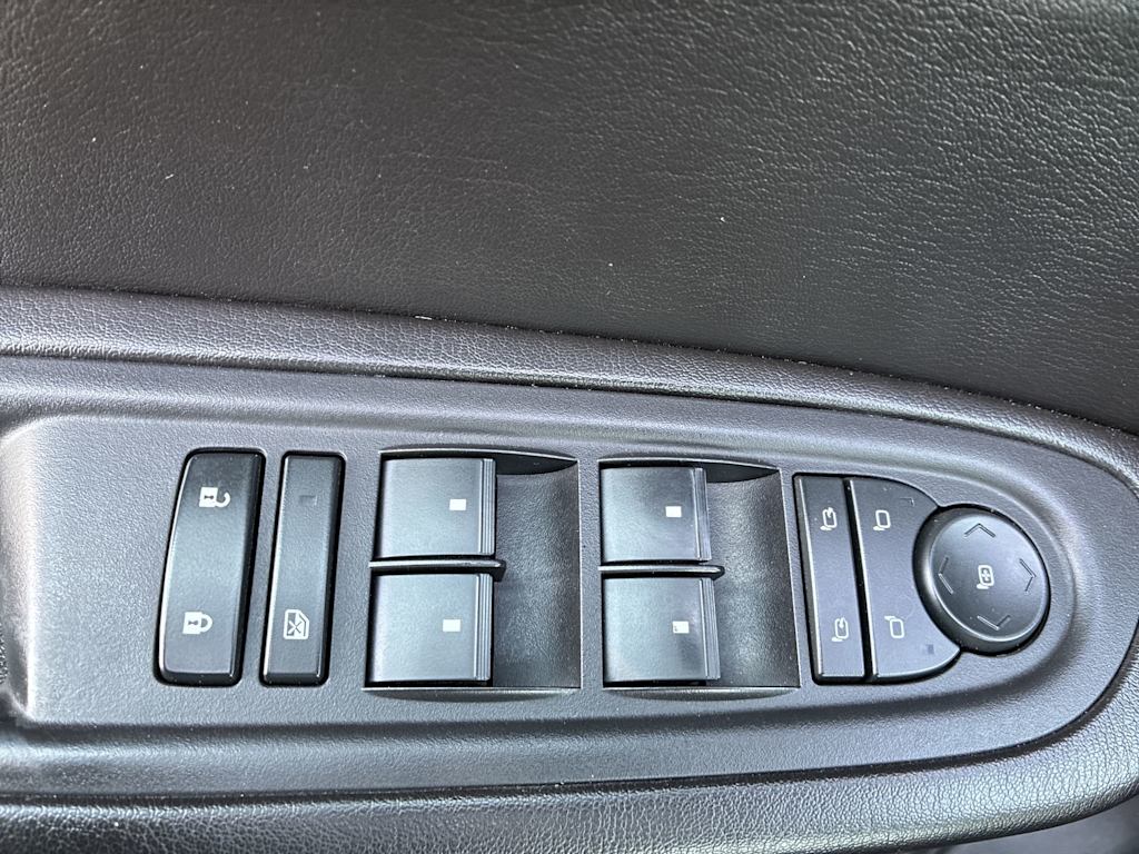 Thumbnail: 2016 Chevrolet Traverse - 21
