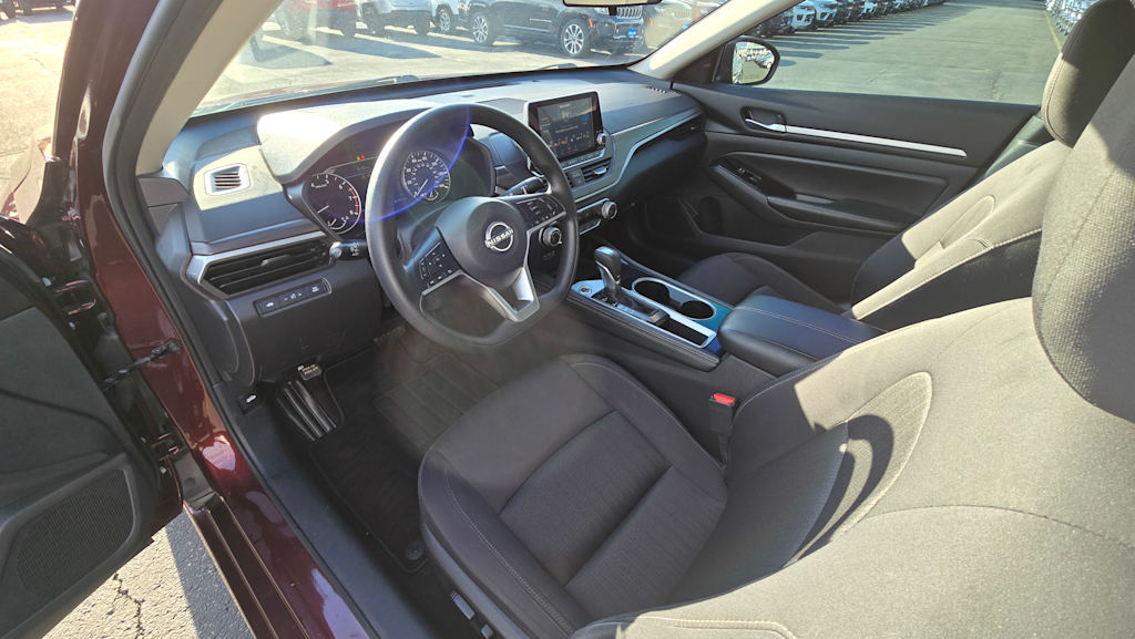 2023 Nissan Altima SV 2