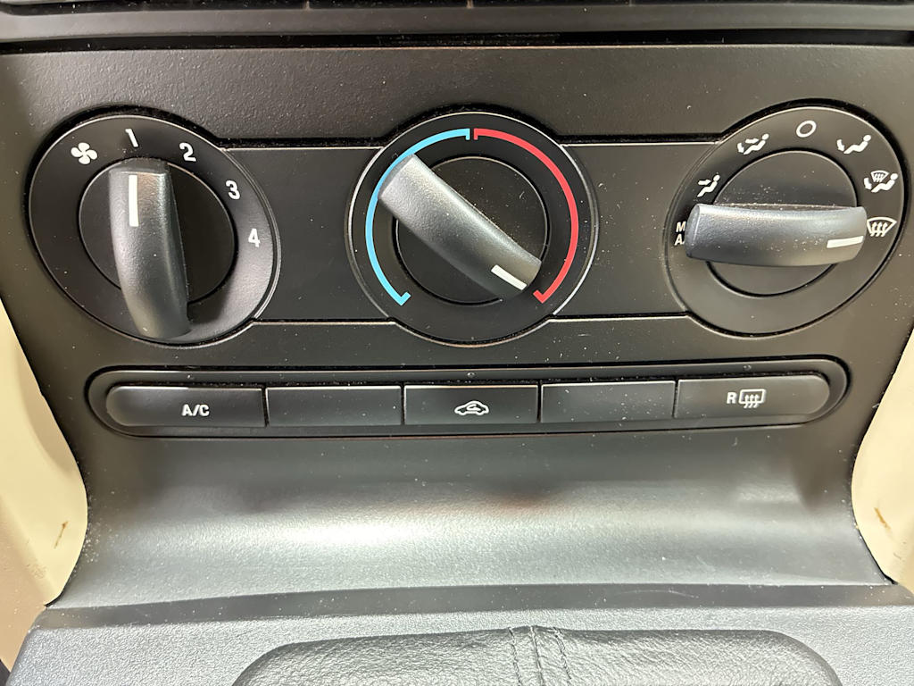 Thumbnail: 2005 Ford Mustang - 19