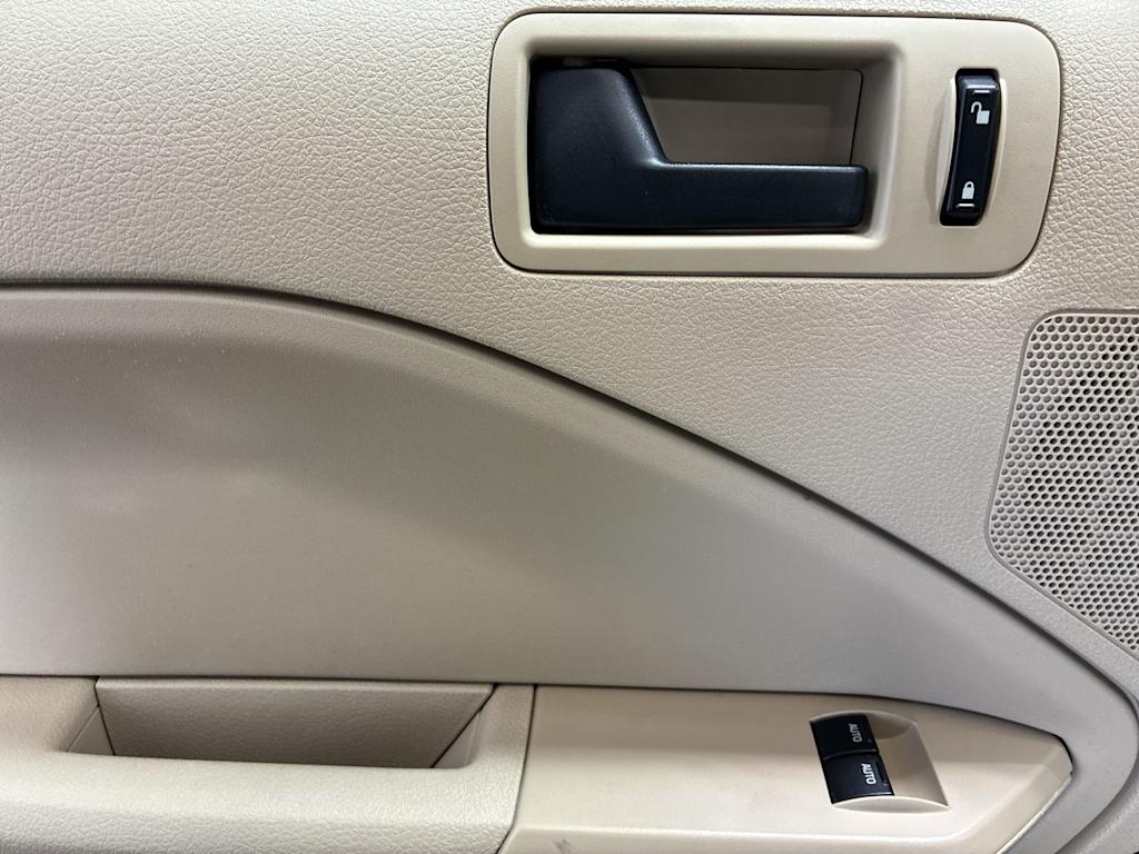 Thumbnail: 2005 Ford Mustang - 18