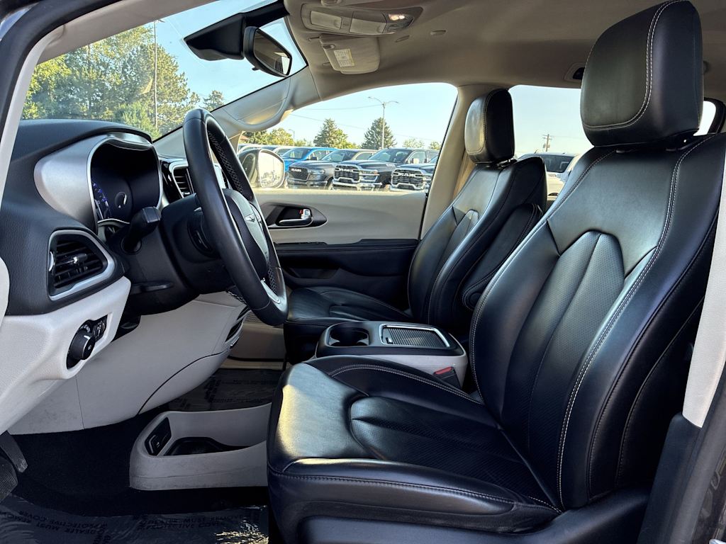 Thumbnail: 2023 Chrysler Pacifica - 10