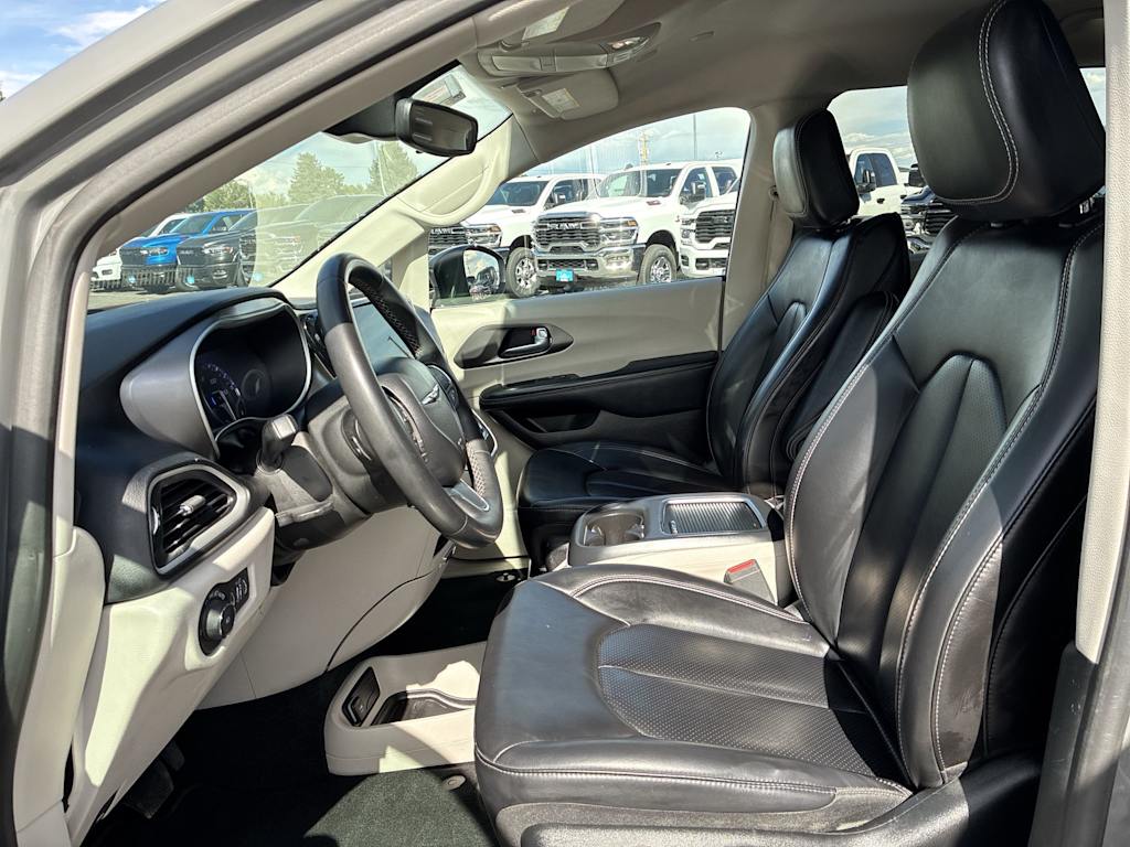 Thumbnail: 2023 Chrysler Pacifica - 9