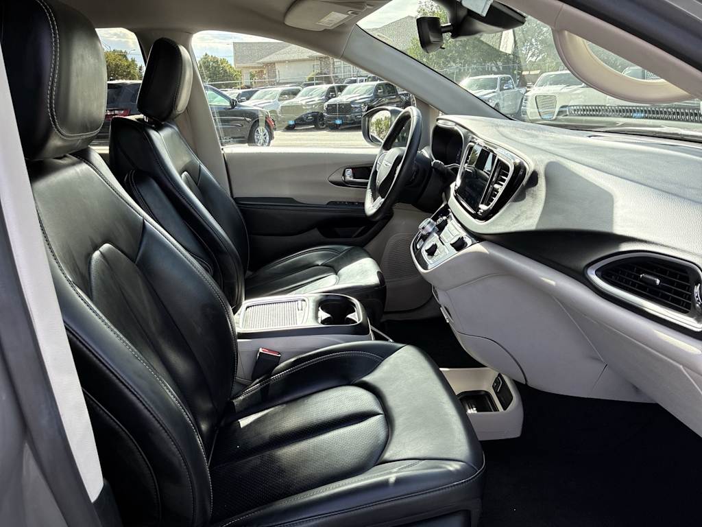 Thumbnail: 2023 Chrysler Pacifica - 10