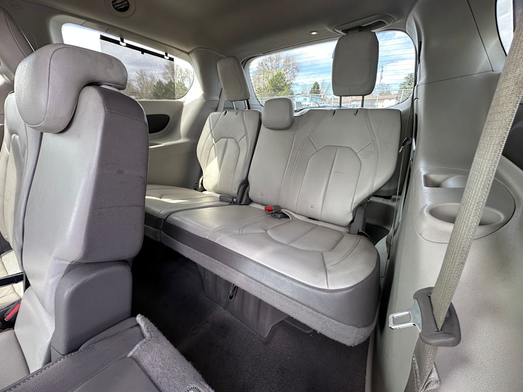 2017 Chrysler Pacifica Touring L 14