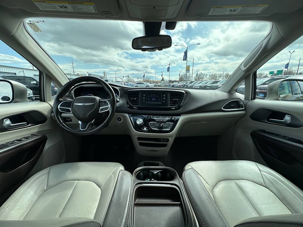 2017 Chrysler Pacifica Touring L 2