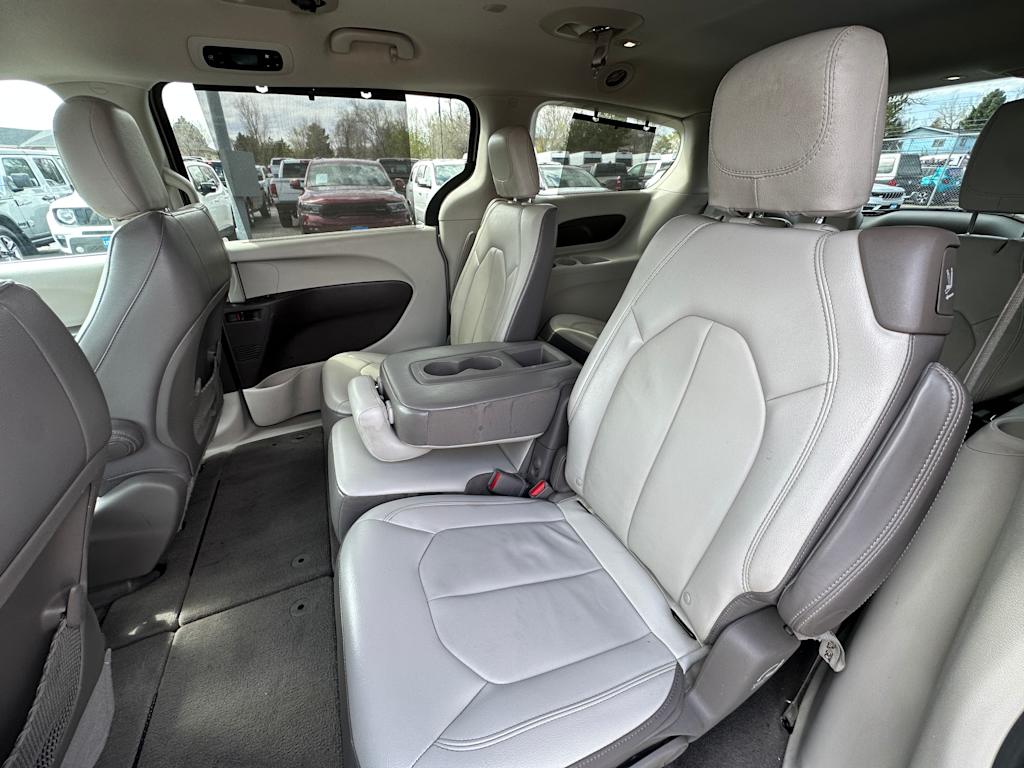 2017 Chrysler Pacifica Touring L 15
