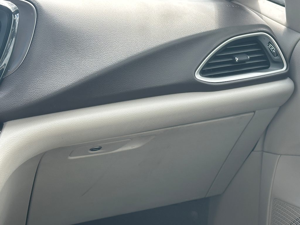 2017 Chrysler Pacifica Touring L 18