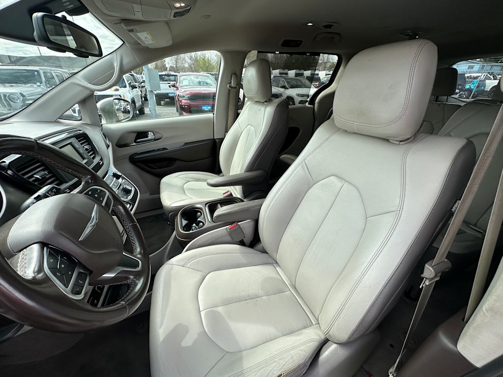 2017 Chrysler Pacifica Touring L 6