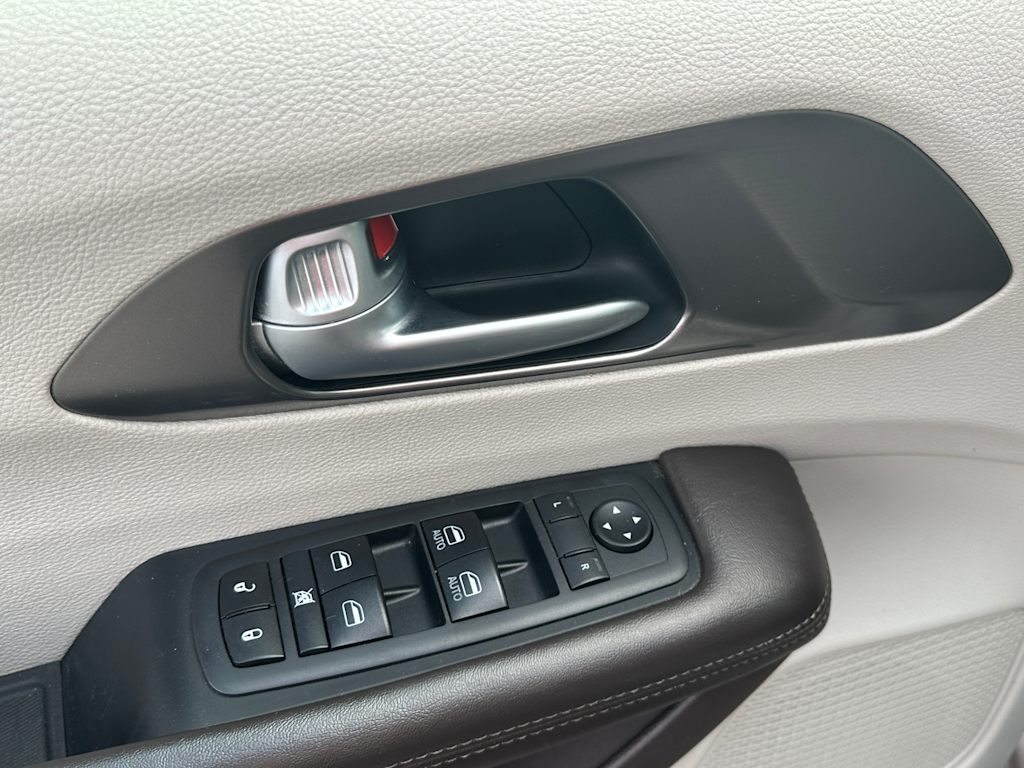 2017 Chrysler Pacifica Touring L 21