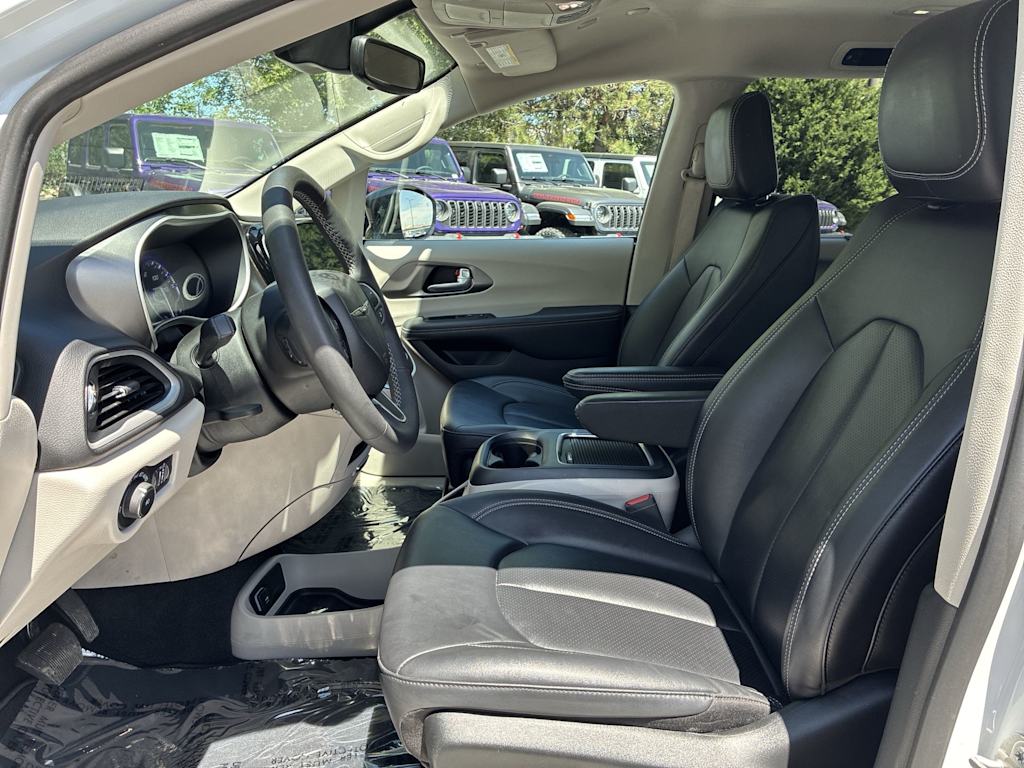 Thumbnail: 2024 Chrysler Pacifica - 9