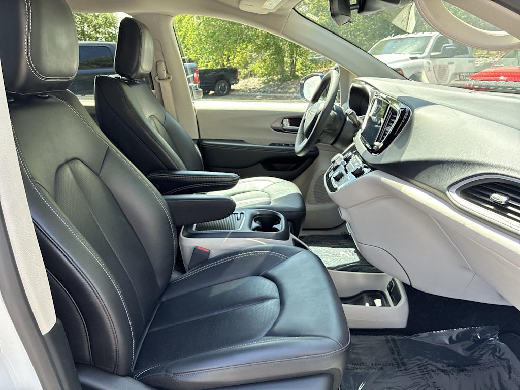 Thumbnail: 2024 Chrysler Pacifica - 10