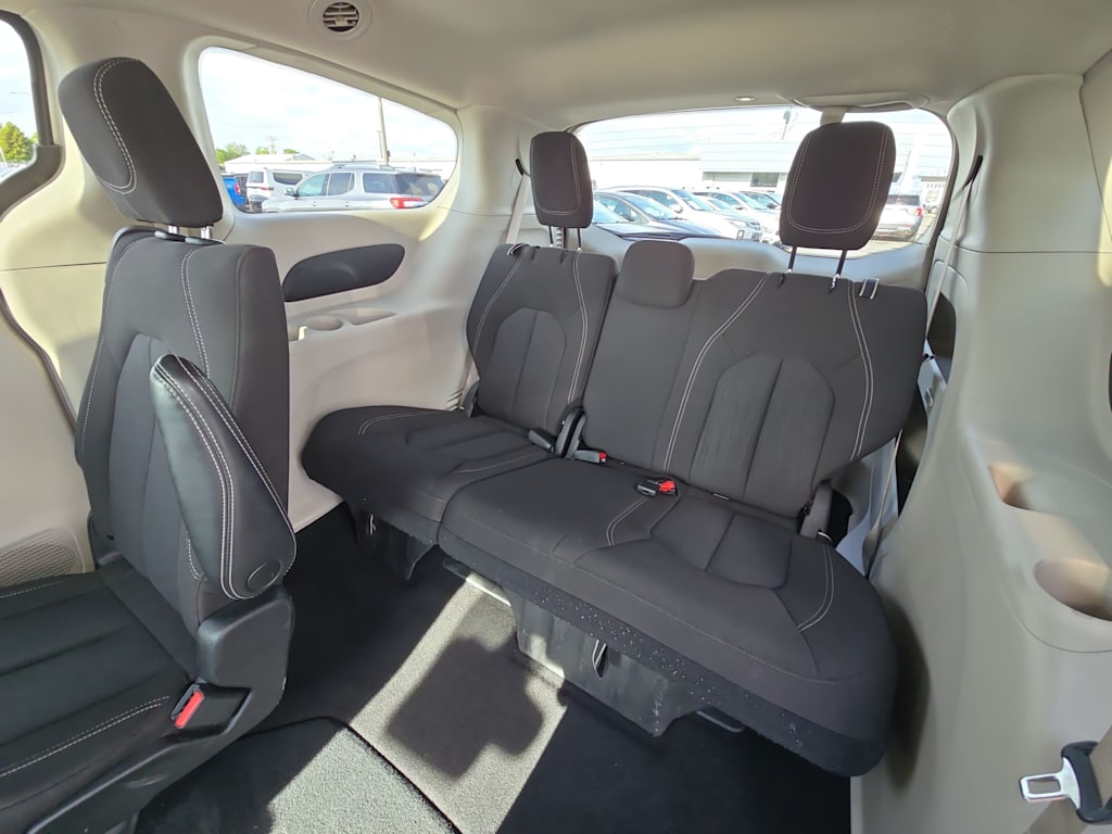 Thumbnail: 2023 Chrysler Voyager - 26