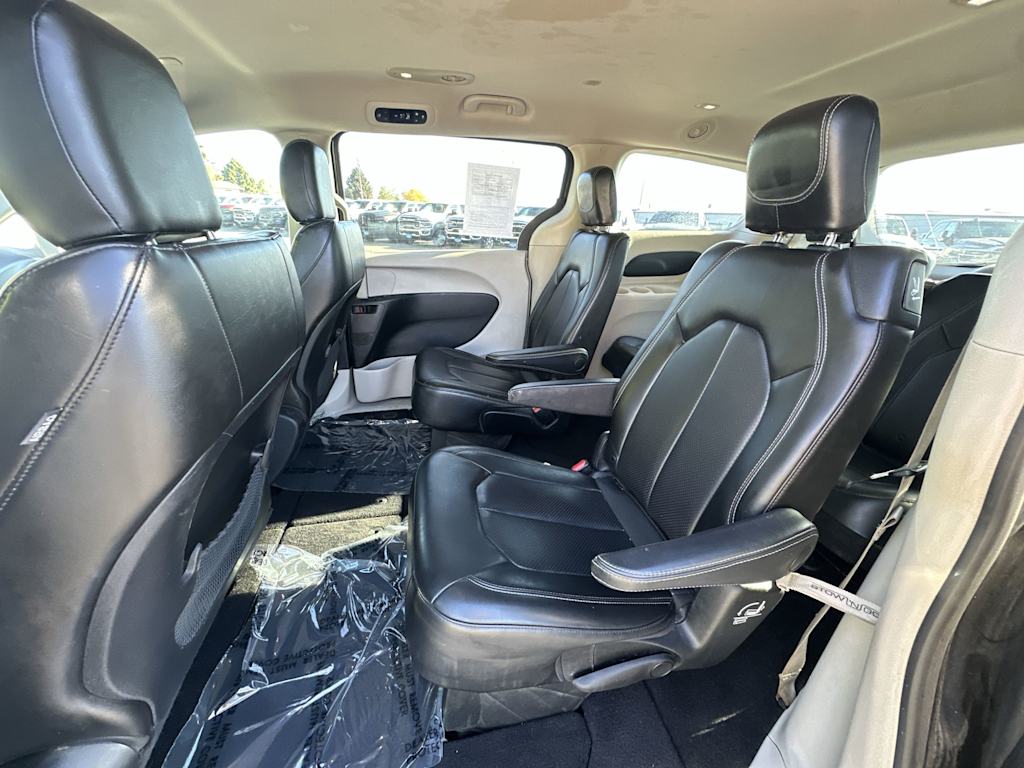 Thumbnail: 2020 Chrysler Voyager - 10