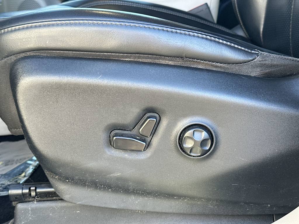 Thumbnail: 2020 Chrysler Voyager - 19