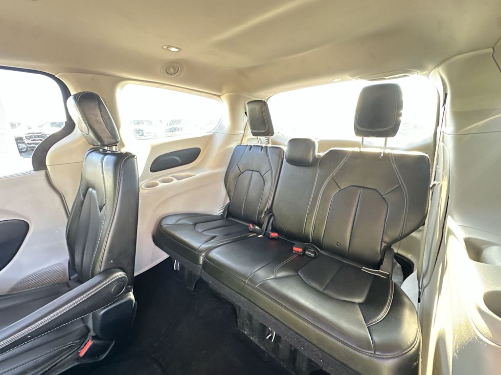 Thumbnail: 2020 Chrysler Voyager - 24