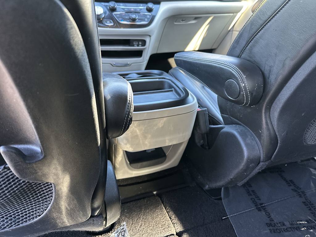 Thumbnail: 2020 Chrysler Voyager - 22