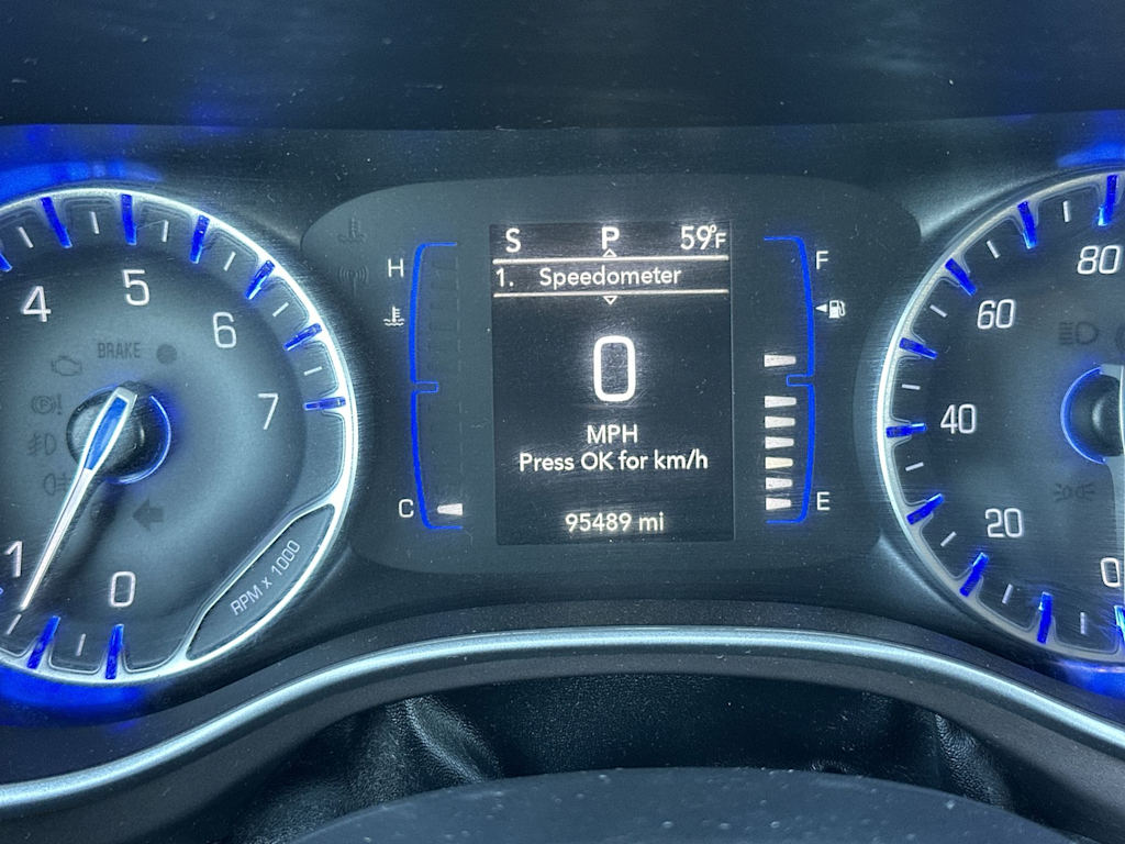 Thumbnail: 2020 Chrysler Voyager - 13