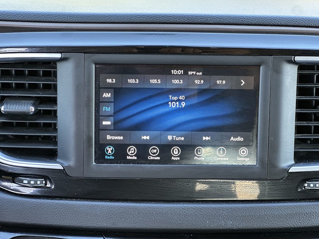 Thumbnail: 2020 Chrysler Voyager - 11