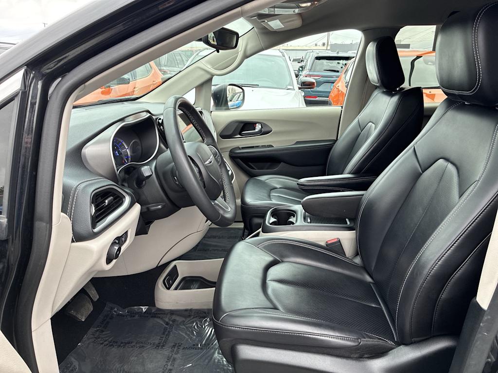 Thumbnail: 2023 Chrysler Pacifica - 8