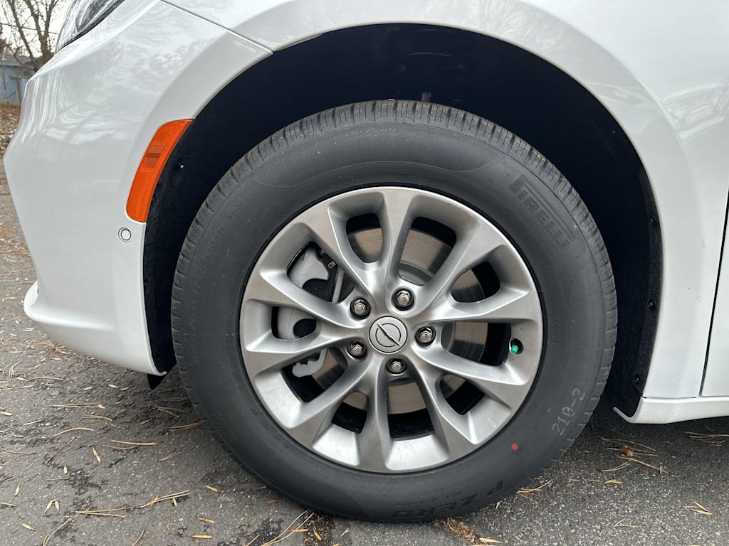 Thumbnail: 2026 Chrysler Pacifica - 7