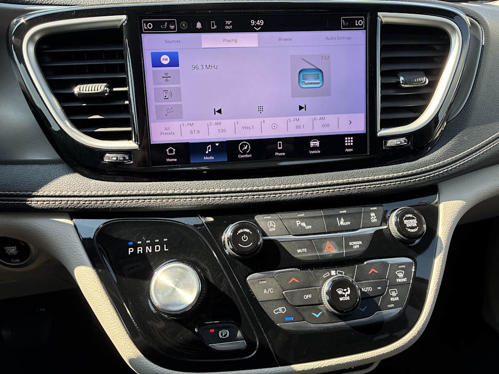 Thumbnail: 2023 Chrysler Pacifica - 22