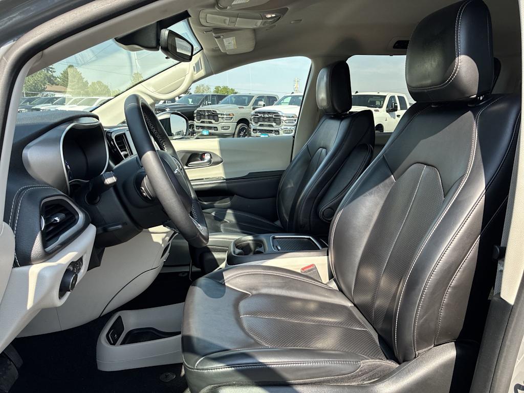 Thumbnail: 2023 Chrysler Pacifica - 9