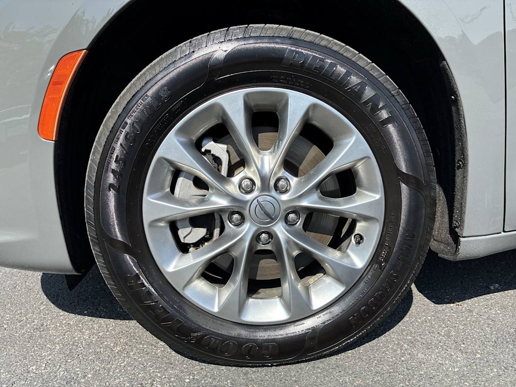Thumbnail: 2023 Chrysler Pacifica - 7