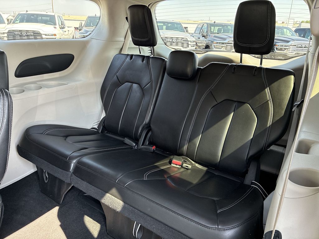 Thumbnail: 2023 Chrysler Pacifica - 25