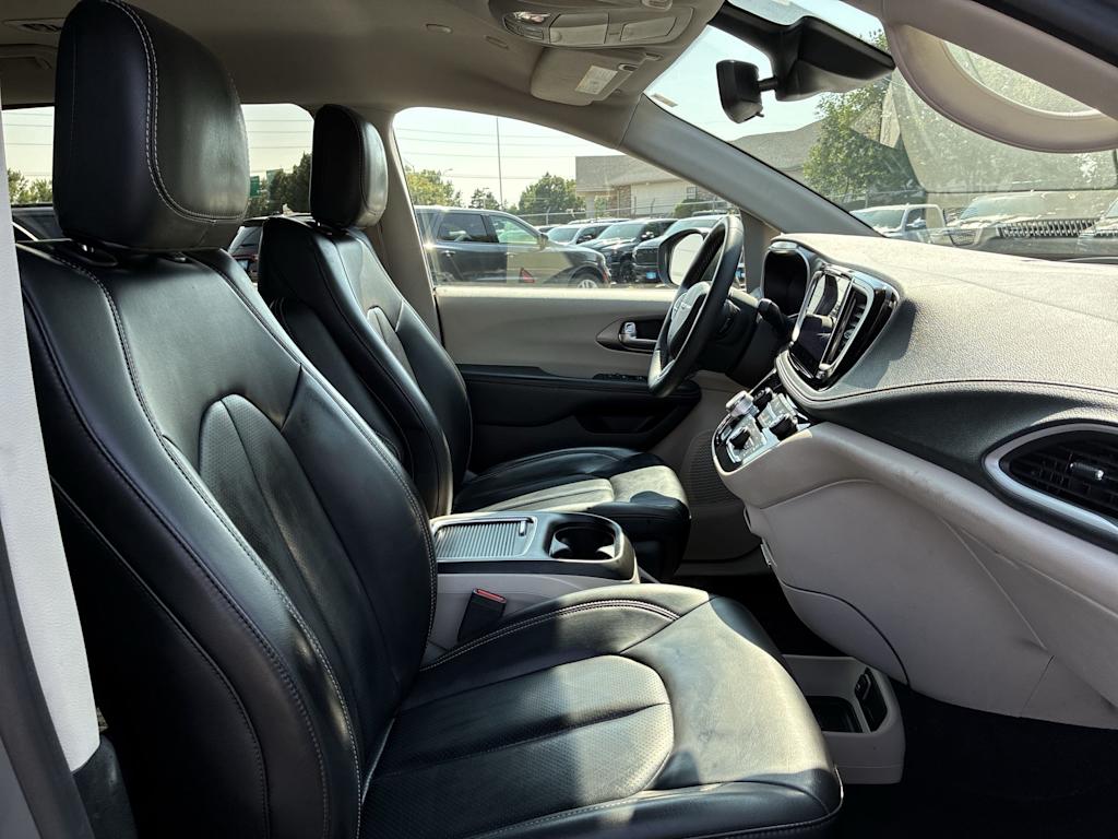 Thumbnail: 2023 Chrysler Pacifica - 10