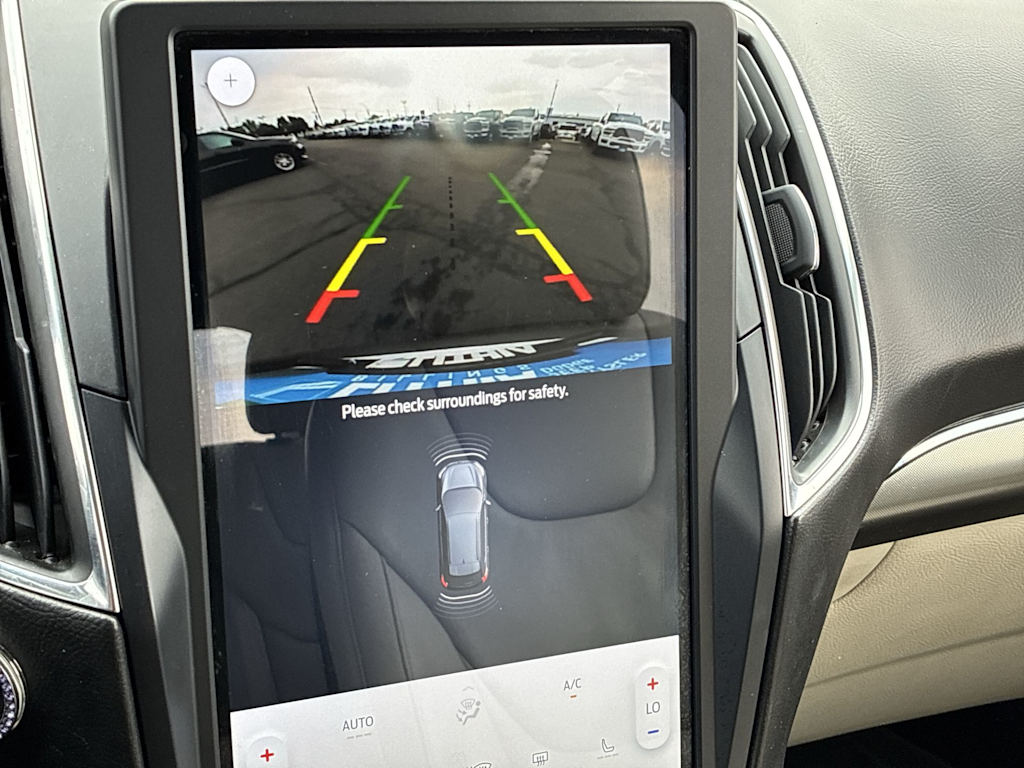 Thumbnail: 2022 Ford Edge - 22