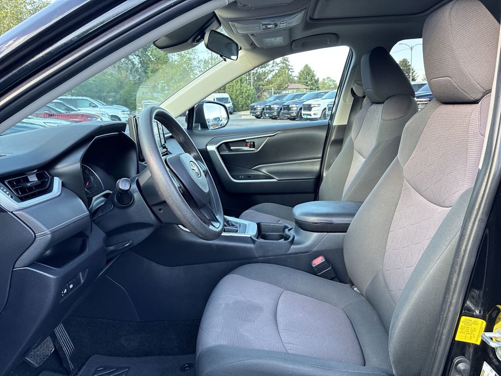 Thumbnail: 2019 Toyota RAV4 - 9