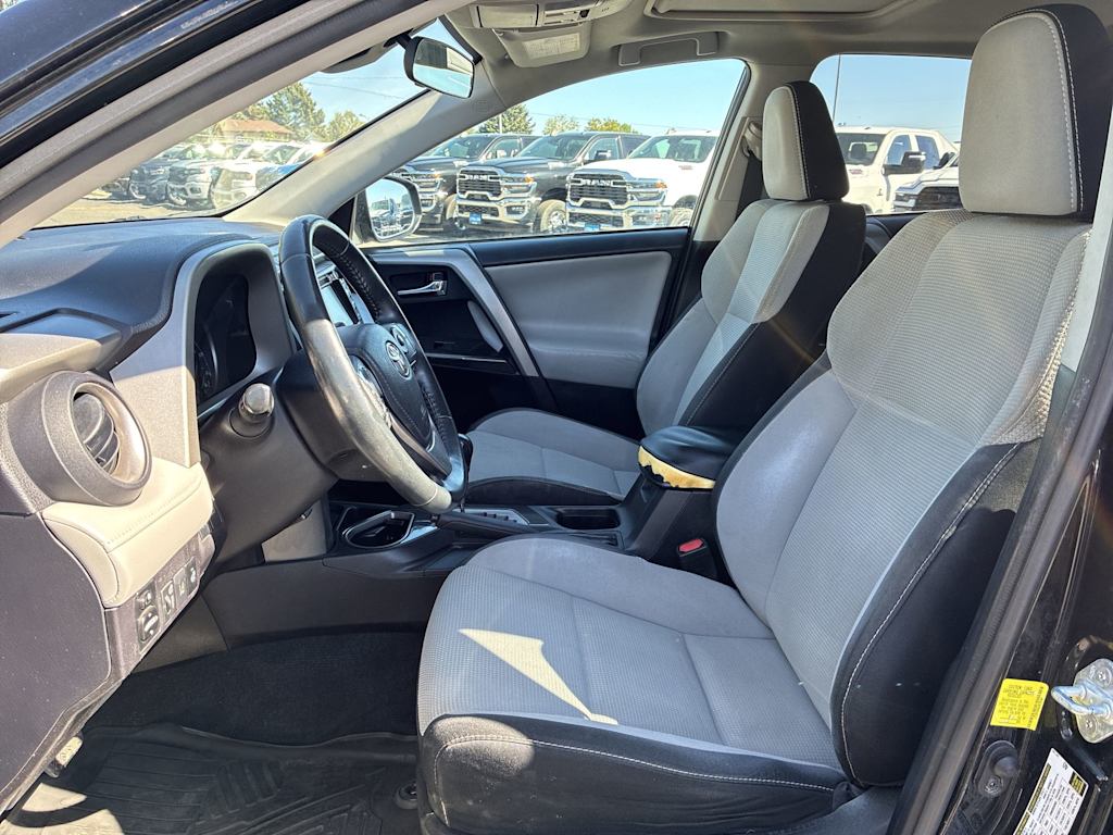 Thumbnail: 2018 Toyota RAV4 - 8