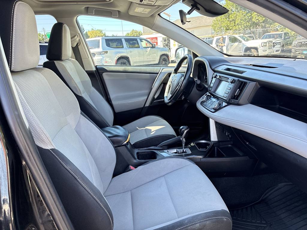 Thumbnail: 2018 Toyota RAV4 - 9