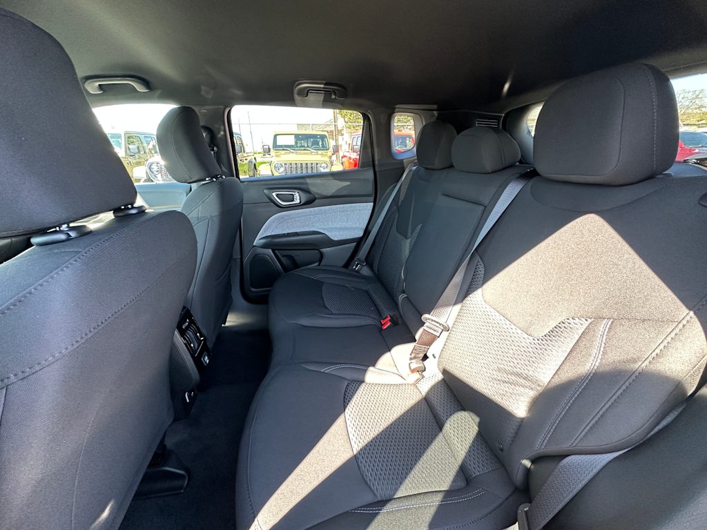 2025 Jeep Compass Sport 8