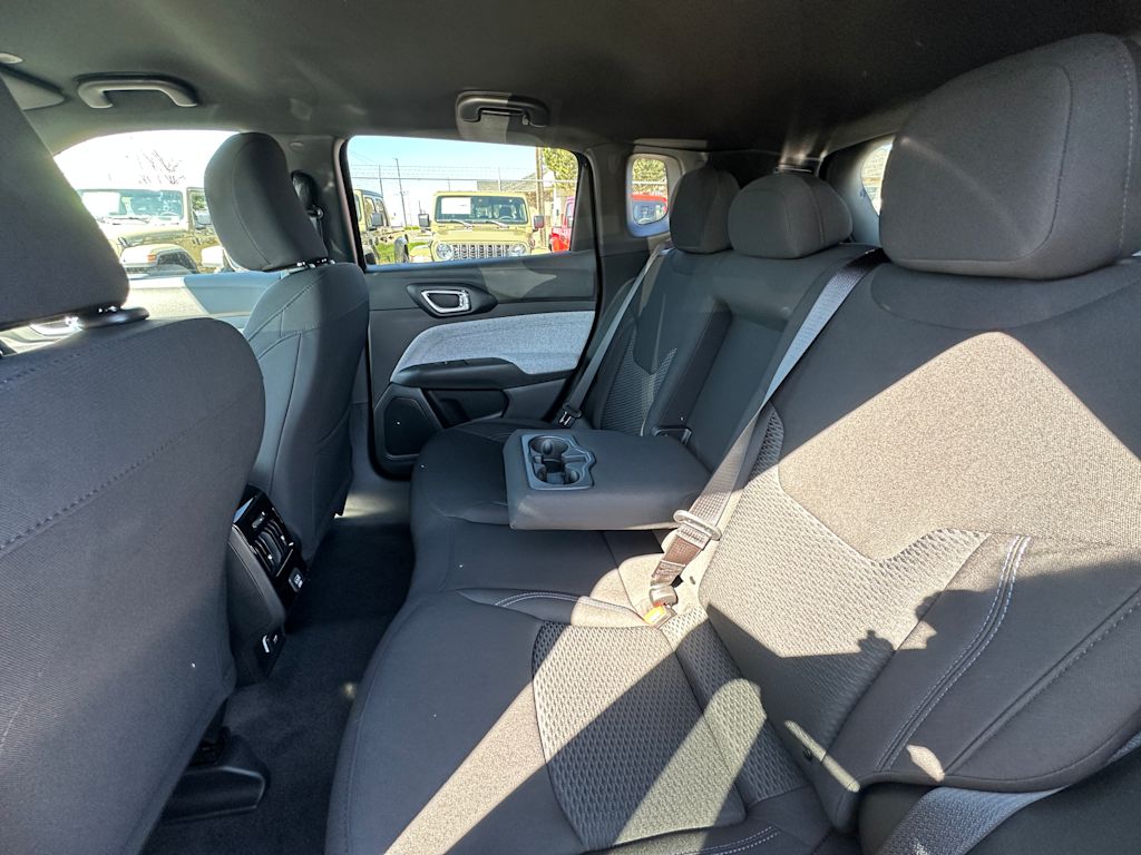 2025 Jeep Compass Sport 16