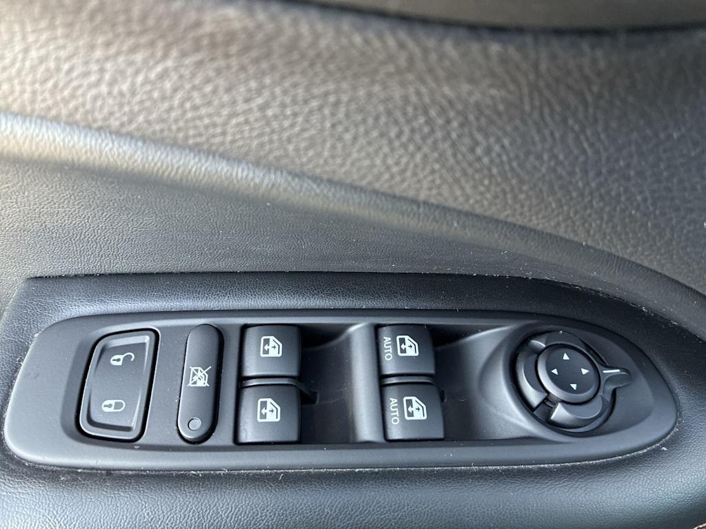 Thumbnail: 2018 Jeep Compass - 21