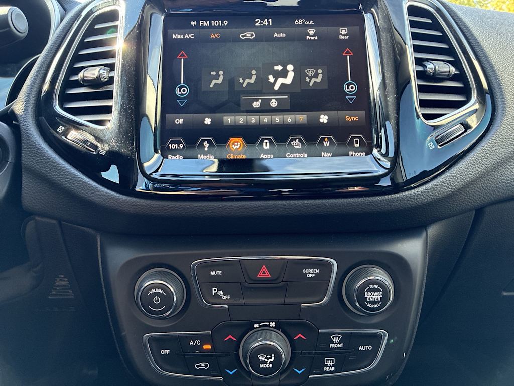 Thumbnail: 2018 Jeep Compass - 22